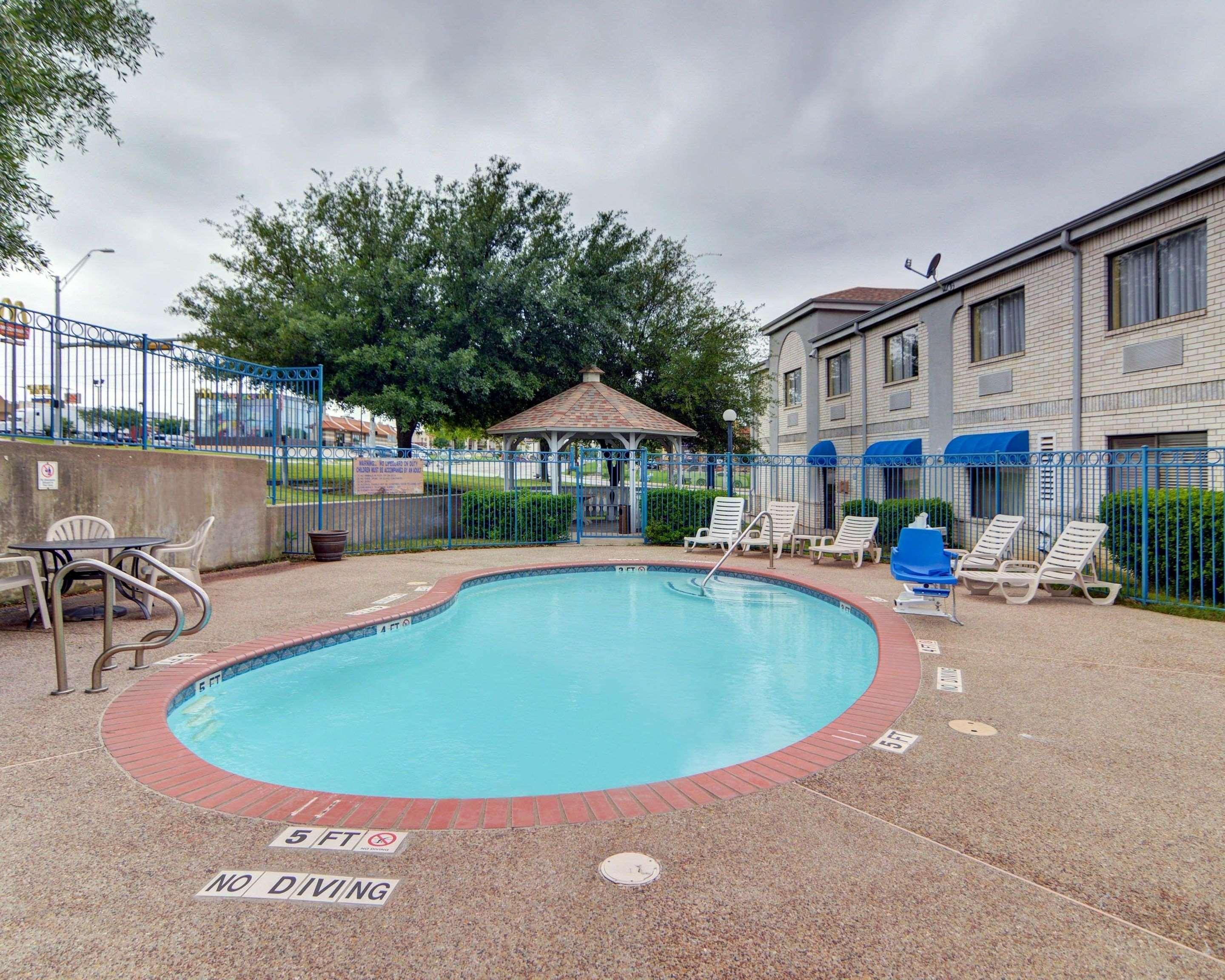 Quality Inn & Suites Grand Prairie Exterior foto